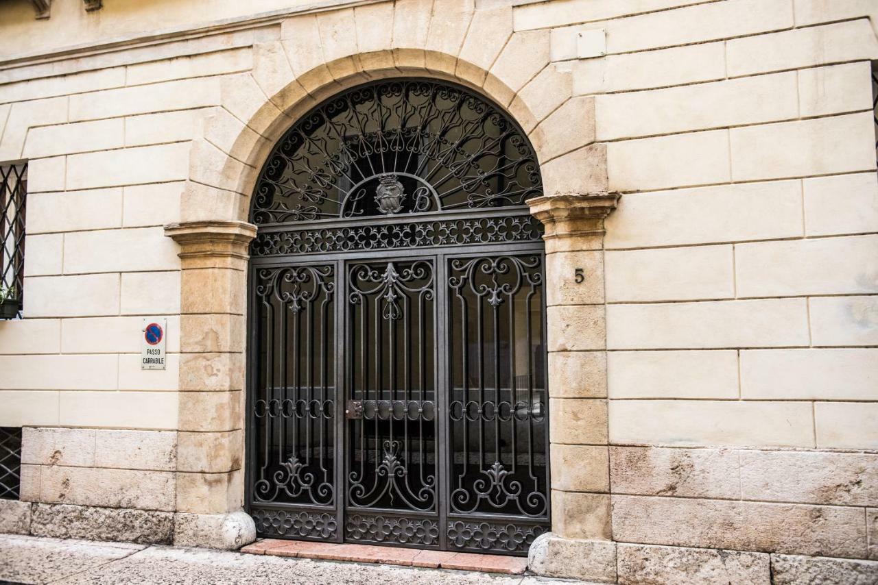 Lägenhet Studio på 76 m² i Citta Antica med 1 badrum  Verona Exteriör bild